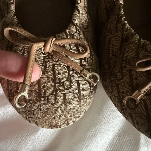 Dior Logo Flats - Picture 4 of 9